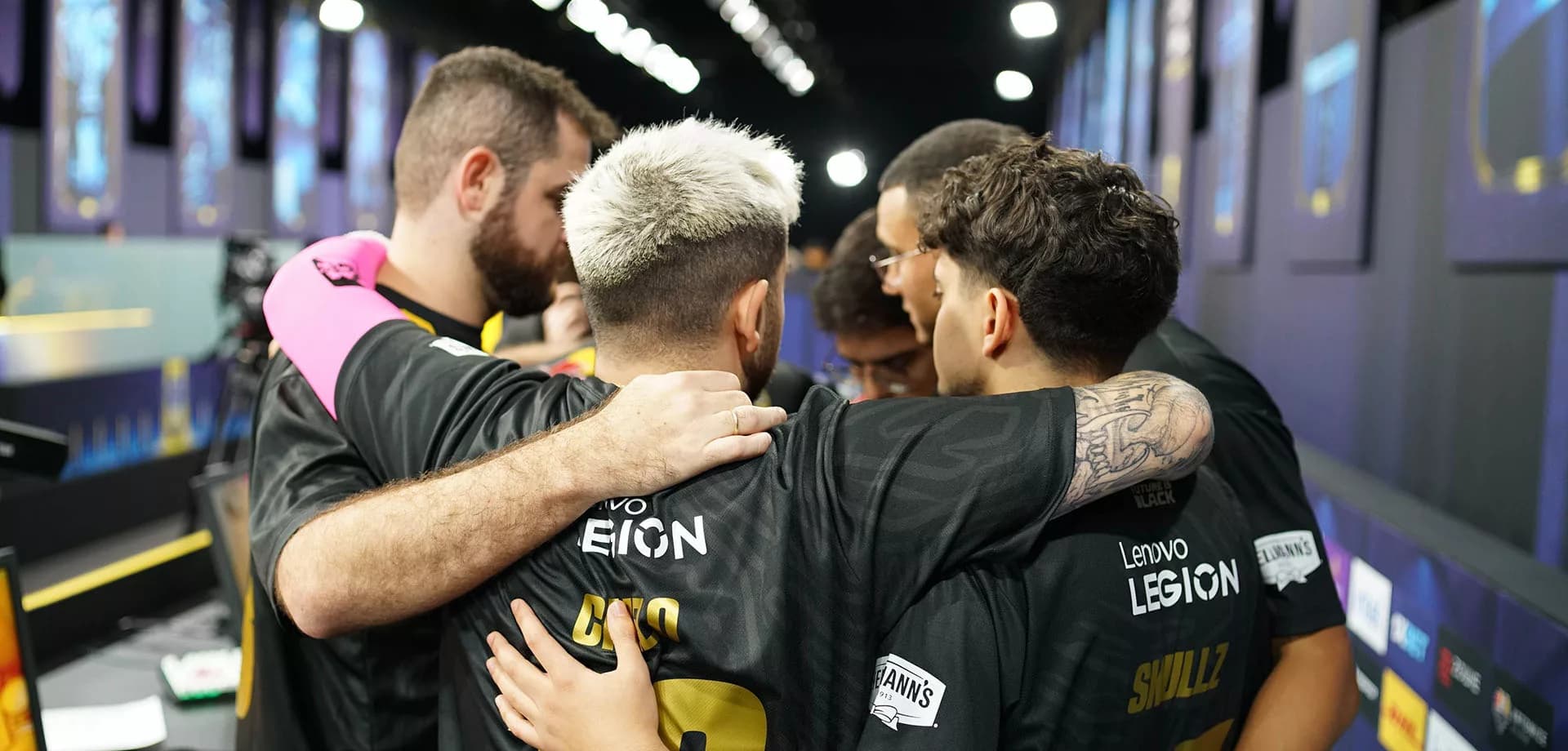 Imagem do time Furia reunido